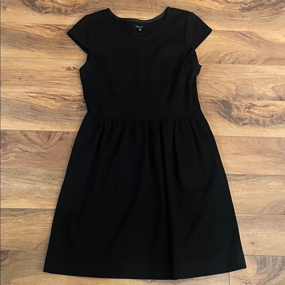 Madewell Classic Black Capped Sleeve Dress Zipper side. Size small. Gorgeous!